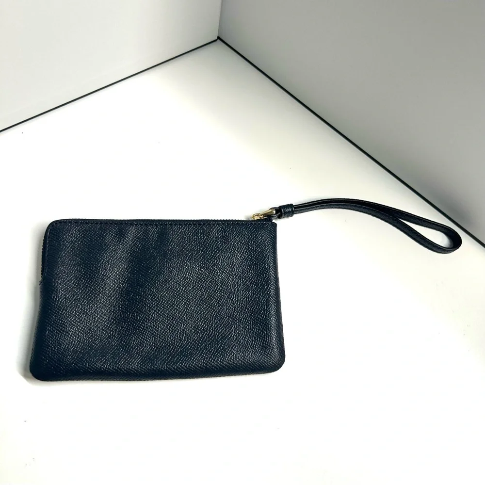 NWT Coach Women's Midnight Black Corner Leather Zip Wristlet‎